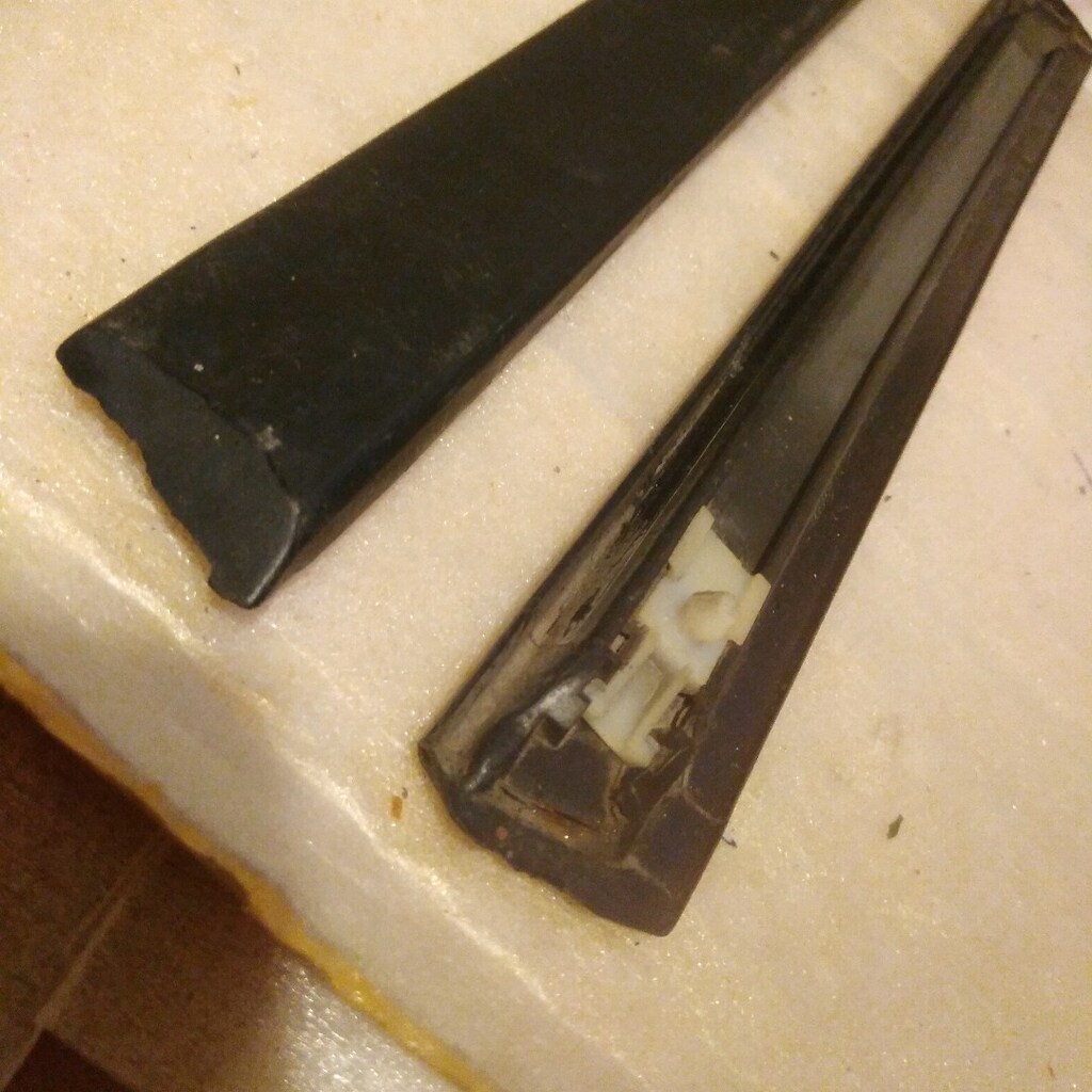 BMW E34 SAĞ ÖN ÇAMURLUK BANT ÇITA - 2
