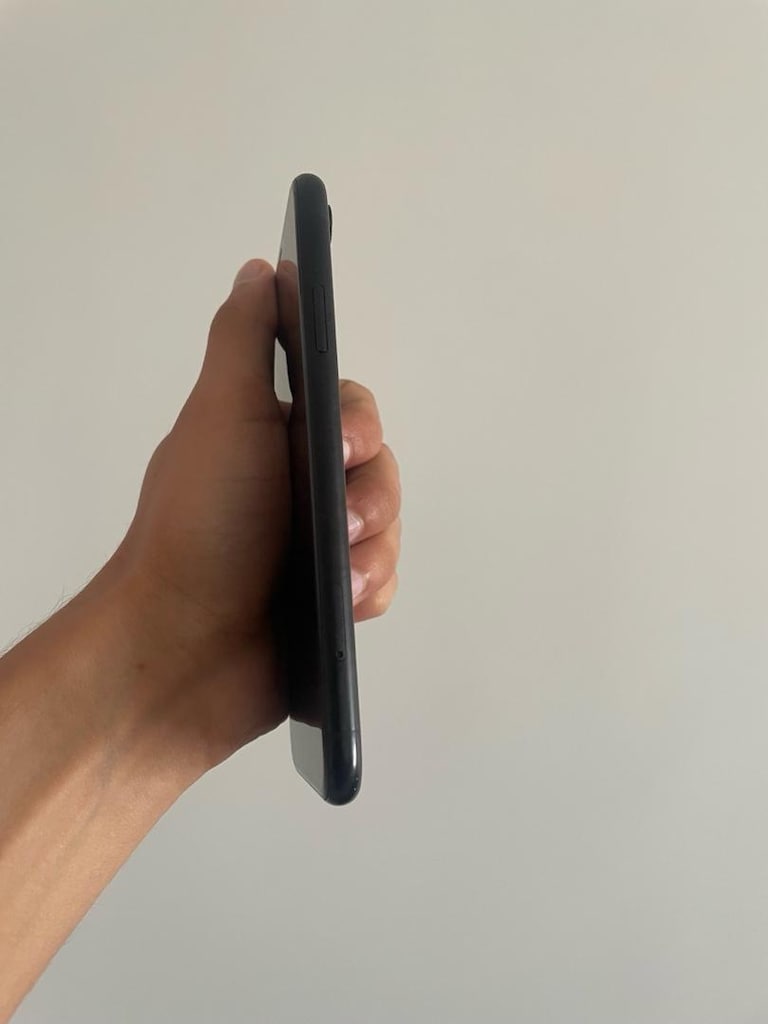 iPhone XR - 3