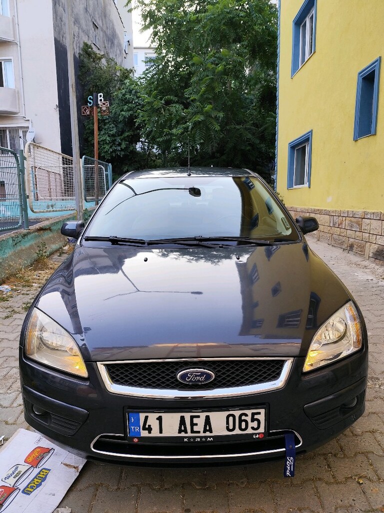 Ford Focus Ghia 1.6 2007 Model - 5