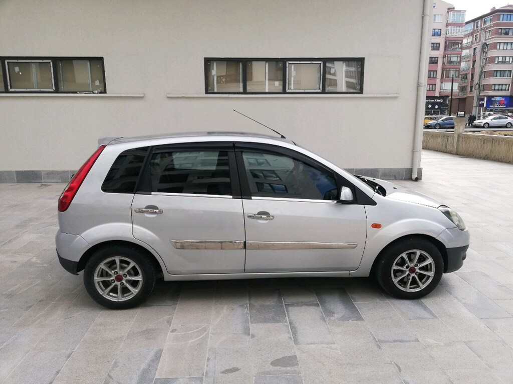 Sahibinden Satılık Temiz Değişensiz Ford Fiesta 1.4 TDCİ Comfort - 4