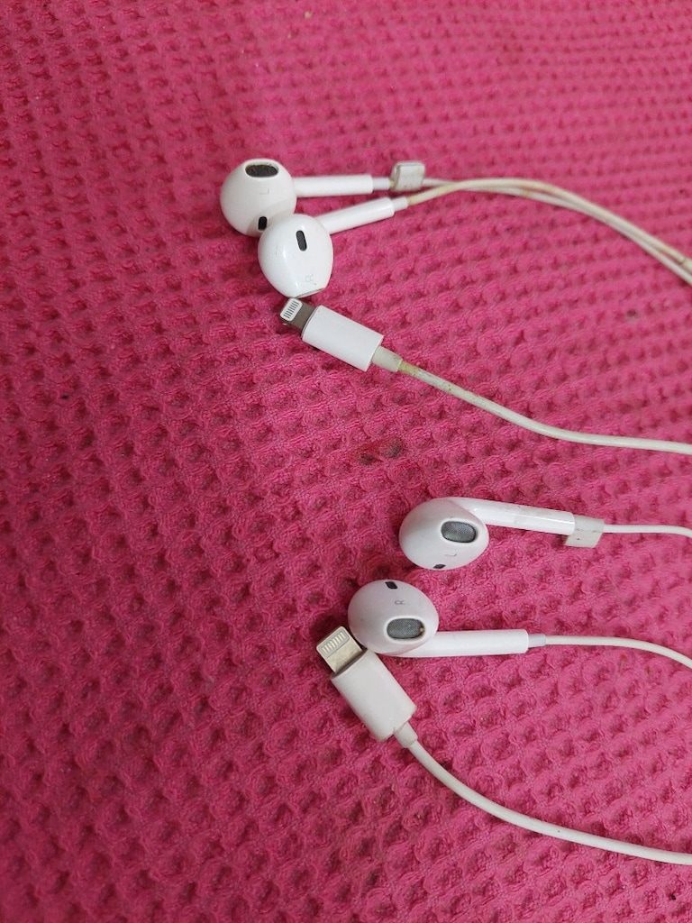 Kablolu kulaklık. 2 adet İphone girişli. 1 adet type c girişli. - 12