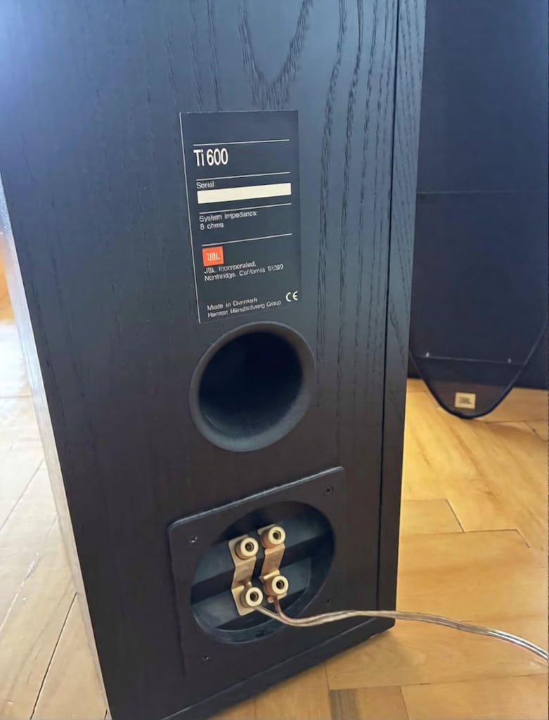 JBL Kule Tipi Hoparlör - 2