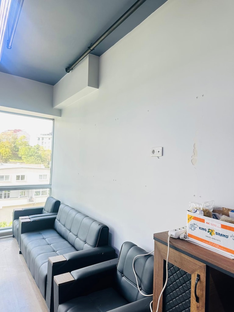 Ofis Masa Sandalye Dolap ve Deri Koltuk Konsol Satılık - 5