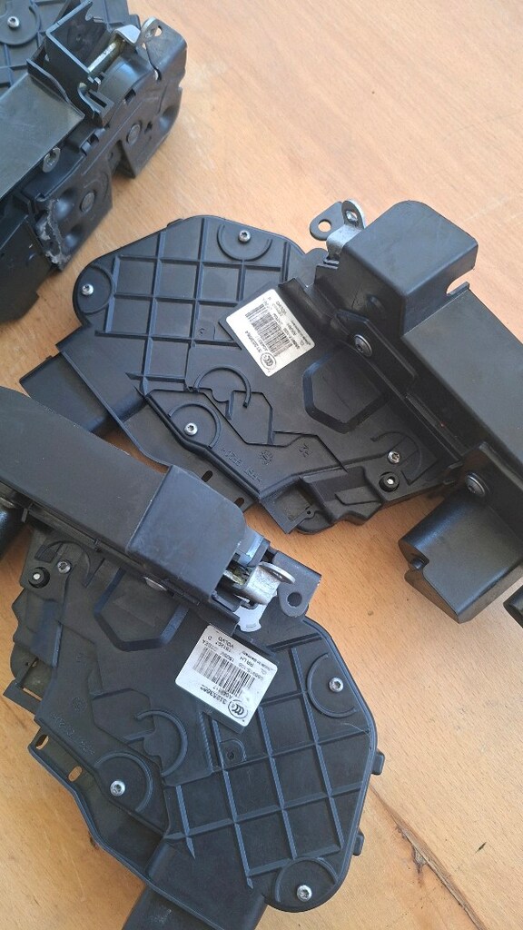 VOLVO S80 V70 XC70 XC60 S40 V50 C30 C70 Kapı Kilidi 2005-2015. - 5