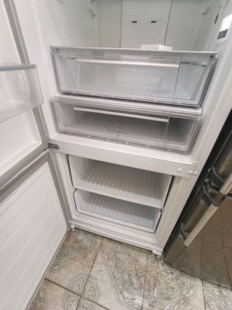 Hotpoint Alttan Donduruculu LED Aydınlatmalı NoFrost Buzdolabı - 3