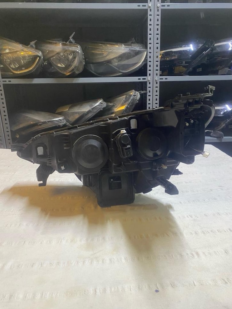 Renault Megan4 siyah Çerçeve Yan Sanayi - 3