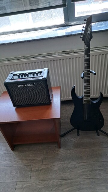 İbanez elektro gitar ve blackstar ID core amfi satılık