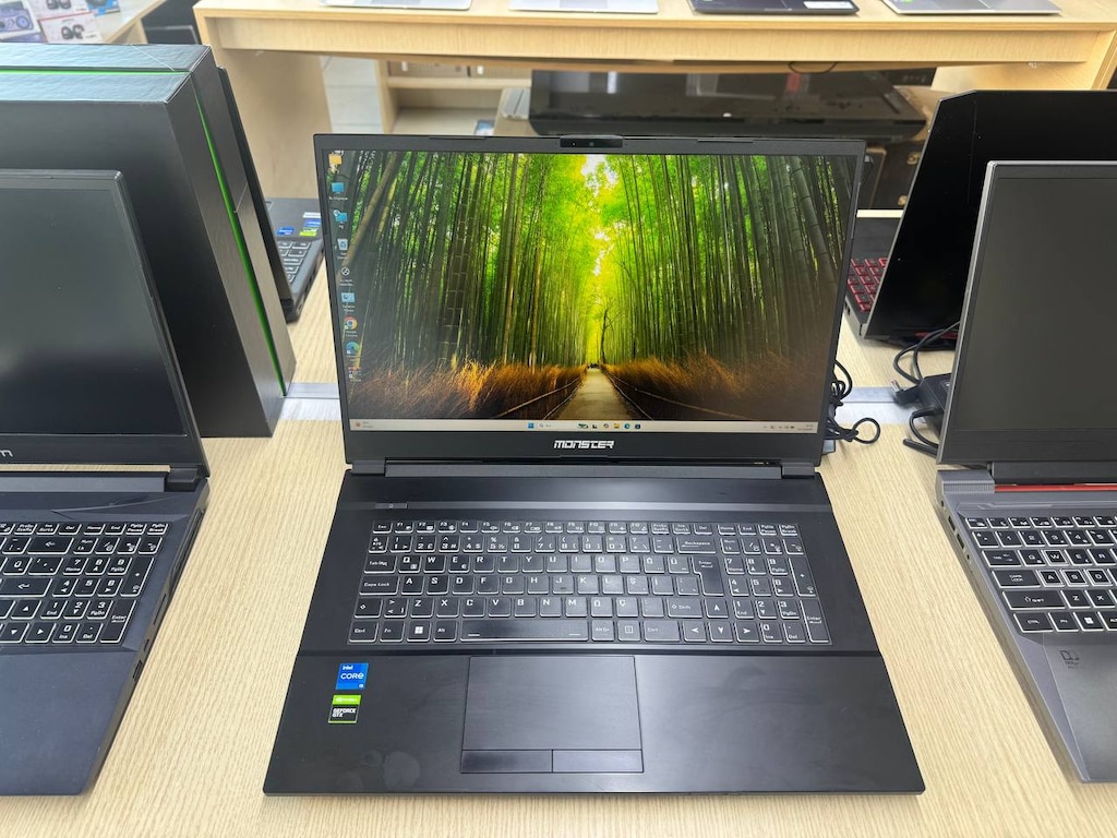 DEV EKRAN MONSTER *İ5 11400H İŞLEMCİ *16GB RAM *1TB SSD *1650 4GB E.K - 2