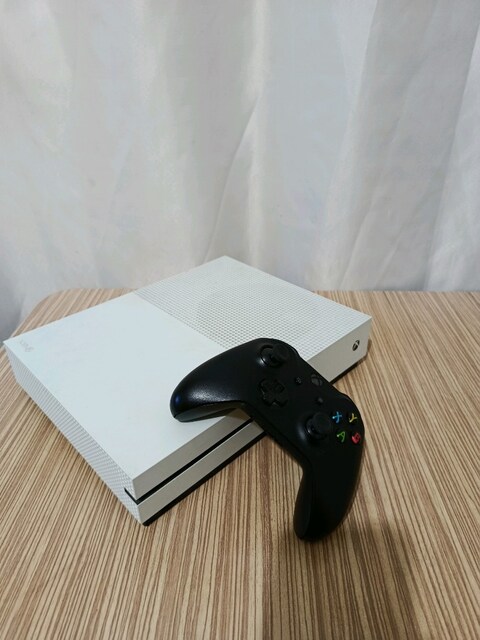 XBOX ONE S 1TB