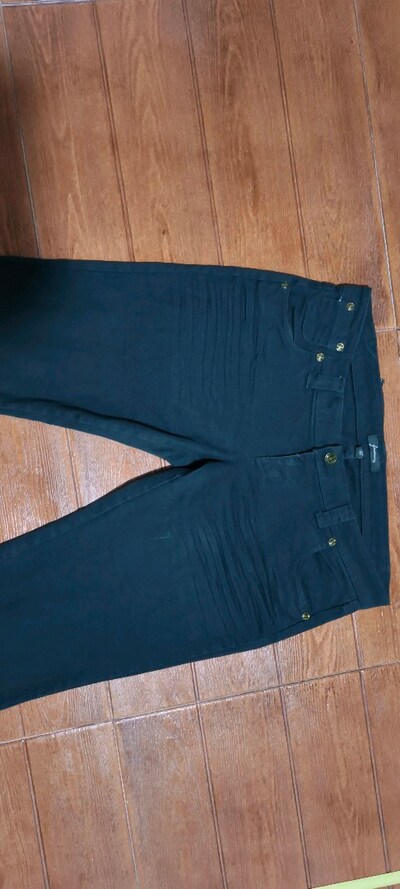 Stradivarius Zara ürünü likralı jeans pantolon..