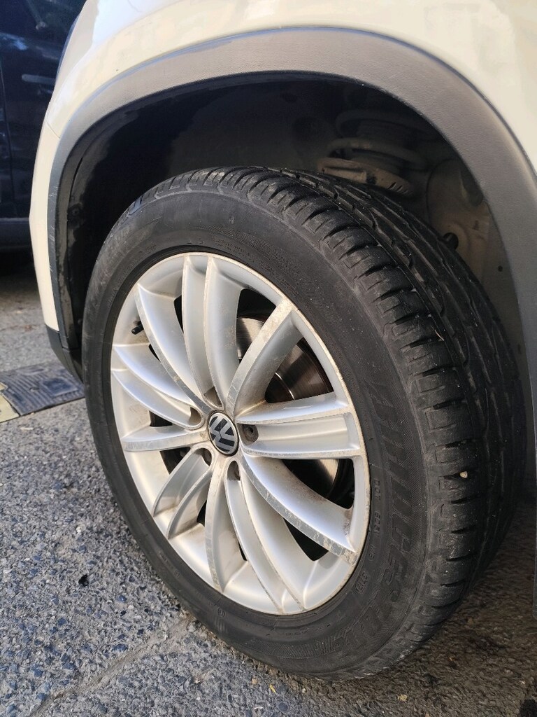 wolksvargen 2012 tiguan - 14