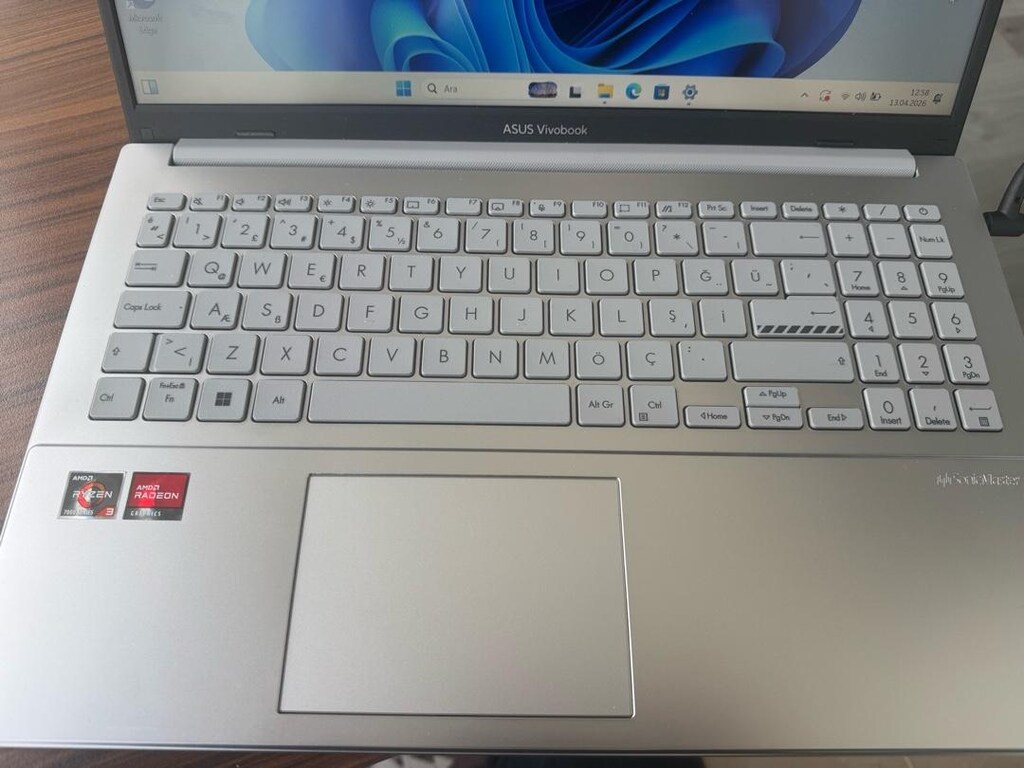 Asus Vivobook R3 7.Nesil 8/256 - 6