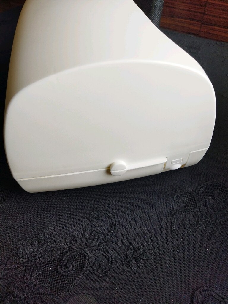 Tupperware ekmek kutusu sarı ve beyaz renkte - 12