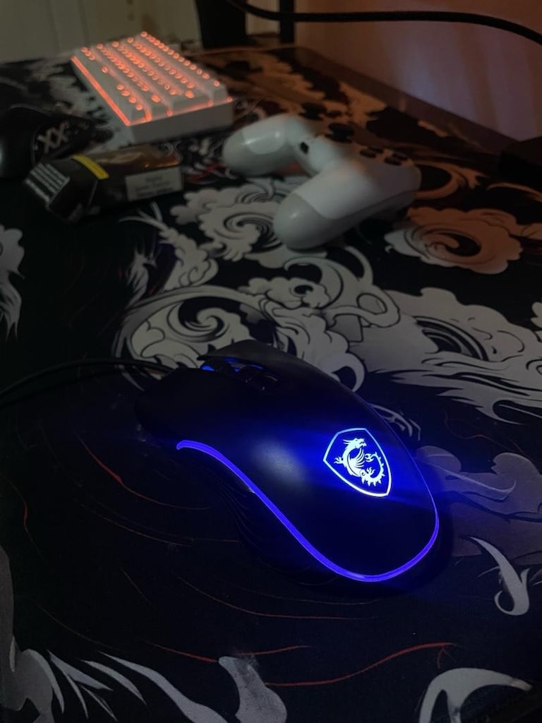 MSI Forge GM300 RGB Oyuncu Mouse'u - letgo'dan Sıfırından Uygun Fiyata Al