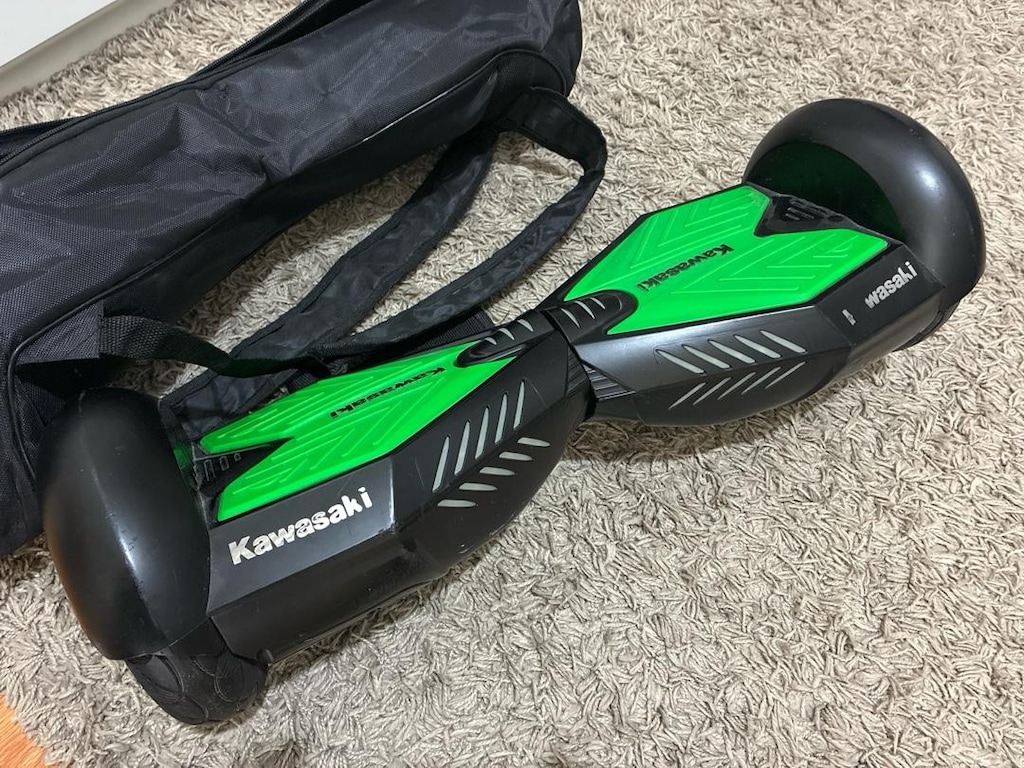 Neredeyse hiç kullanılmamış 0 ayarında Kawasaki Howerboard. - 2