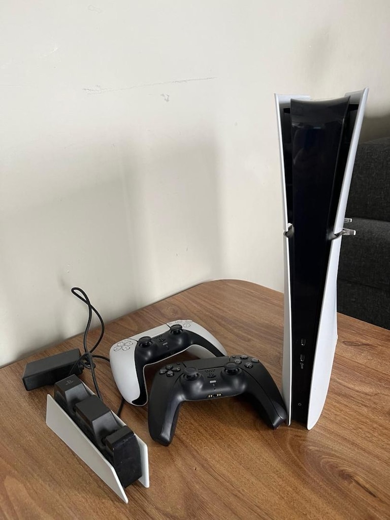 Temiz Playstation 5 Slim 1TB+2 kol+kol sarj unitesi (yurtdisi) - 2