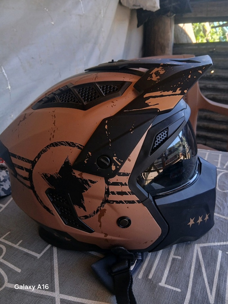 sıfır M beden sportif kask interkom ile satılıktır