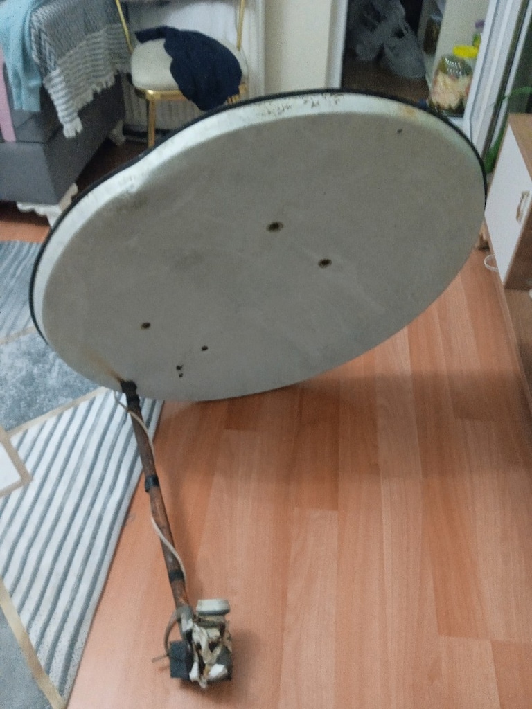 çanak anten ayağı elembisi üzerinde - 3
