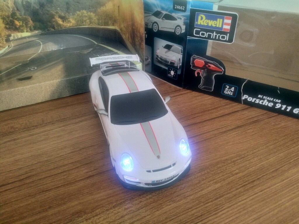 UZAKTAN KUMANDALI IŞIKLI PORSCHE 911 GTR3 RS LİSANSLI - 10