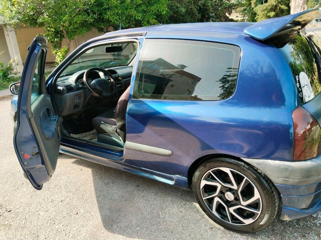 Renault Clio 1.6 Sport - 10