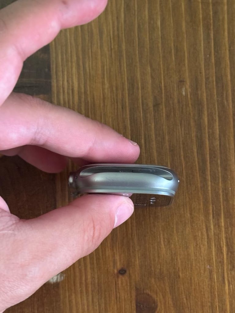 Apple Watch Ultra 3 49mm natürel titanyum Milano loop - orta boy - 10