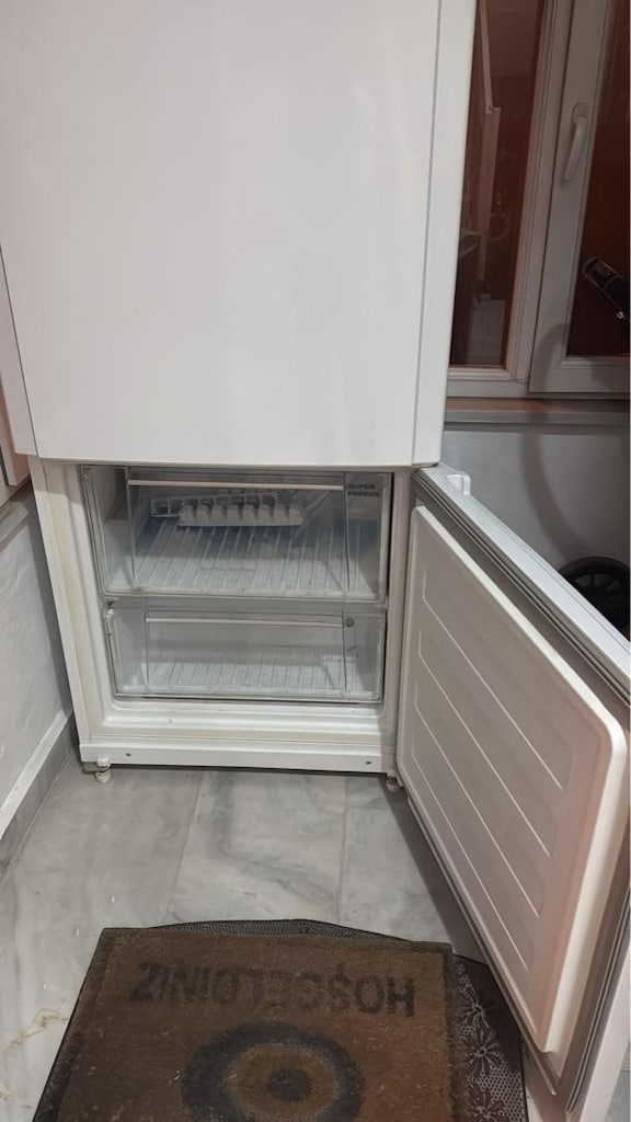 Hotpoint Ariston Buzdolabı – Alttan Donduruculu Dijital Ekranlı - 2
