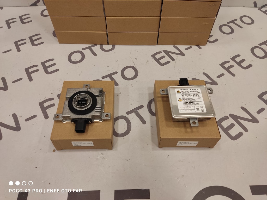 HONDA CİVİC XENON FAR BEYNİ W3T21571 - 2
