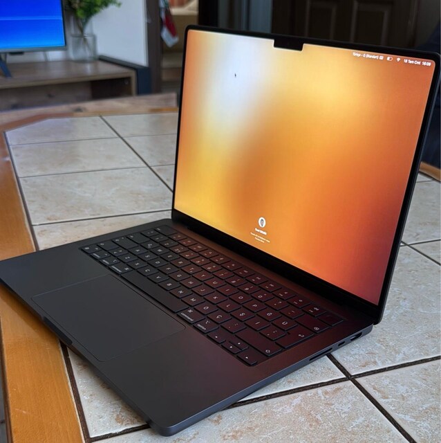 MACBOOK PRO M4