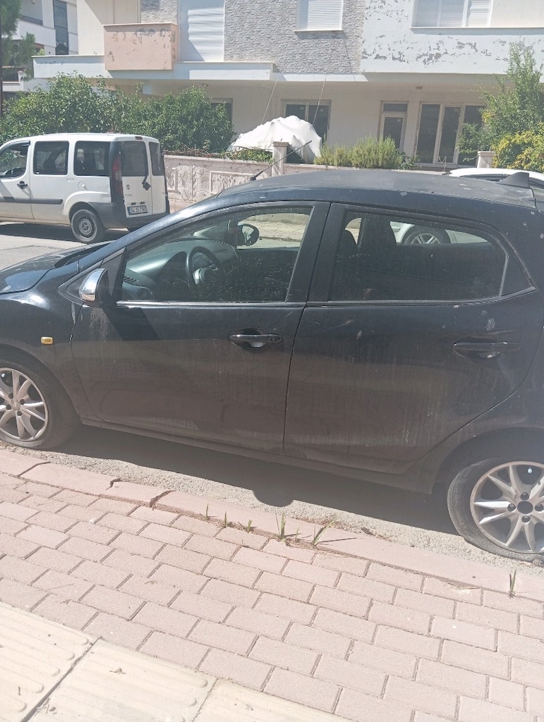 2009 model Mazda 2 - 8