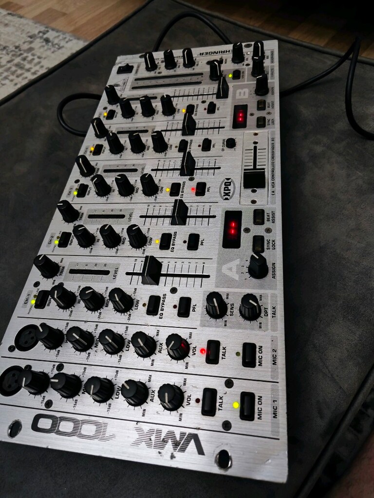 Behringer VMX1000 Professional DJ Mixer – 7 Kanal Profesyonel Mikser - 7