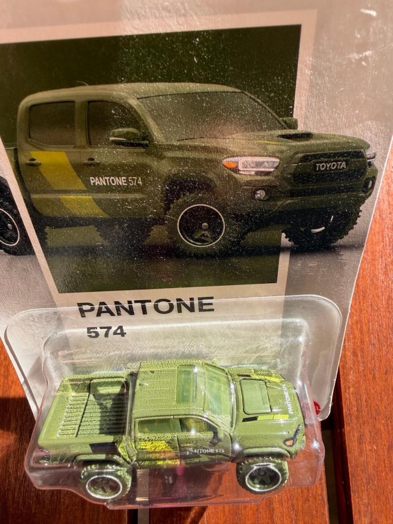 hotwheels 574 Pantone koleksiyonluk - 2