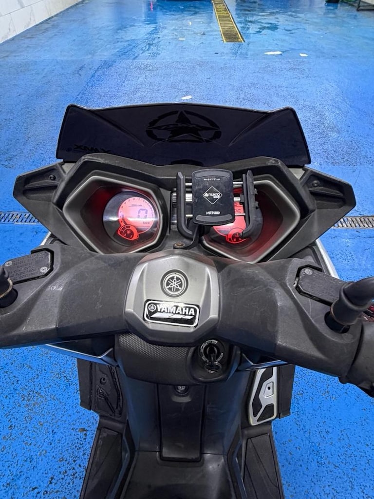 YAMAHA X MAX 250 - 8