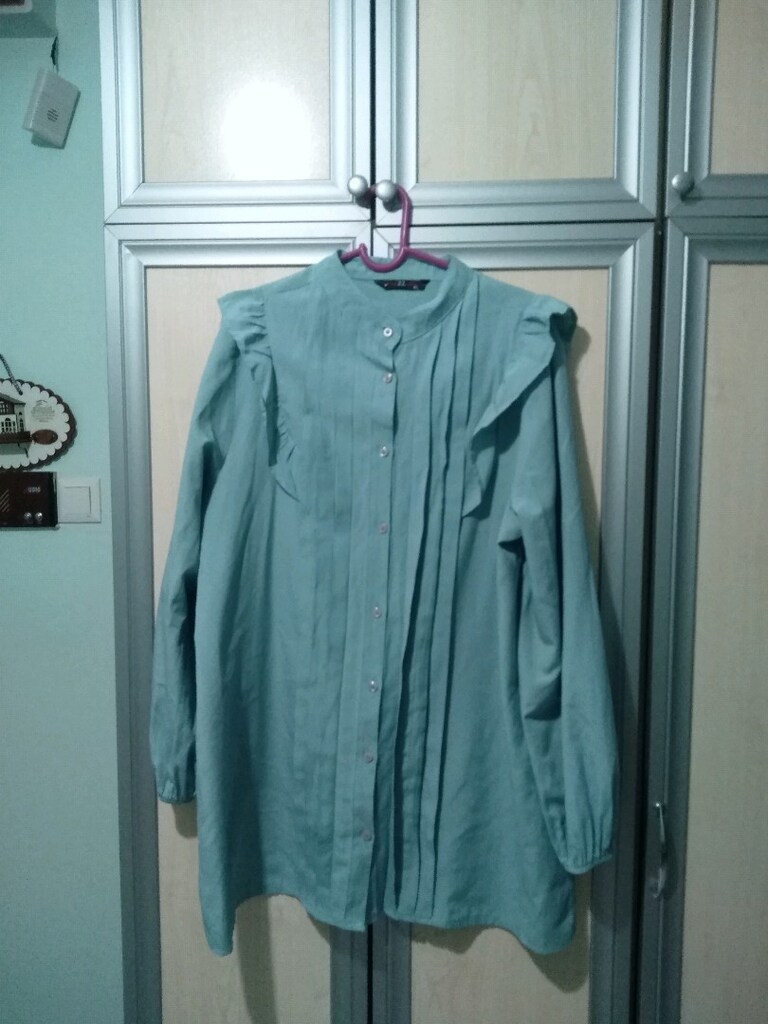 mint yeşili fırfırlı gömlek 44/46 beden arasi