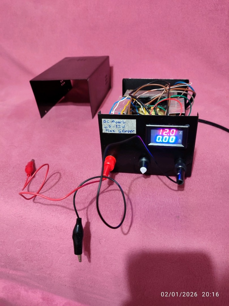 ayarlı4.5 12volt 5 amper göstergeli adaptör - 13