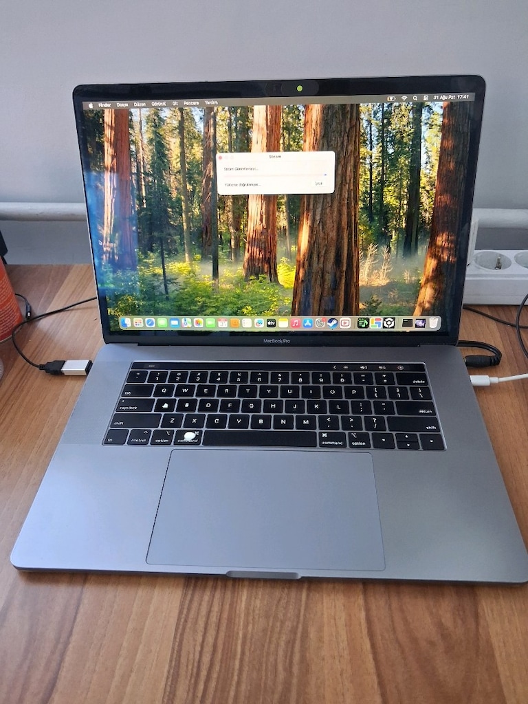 Macbook Pro A1990 - 3