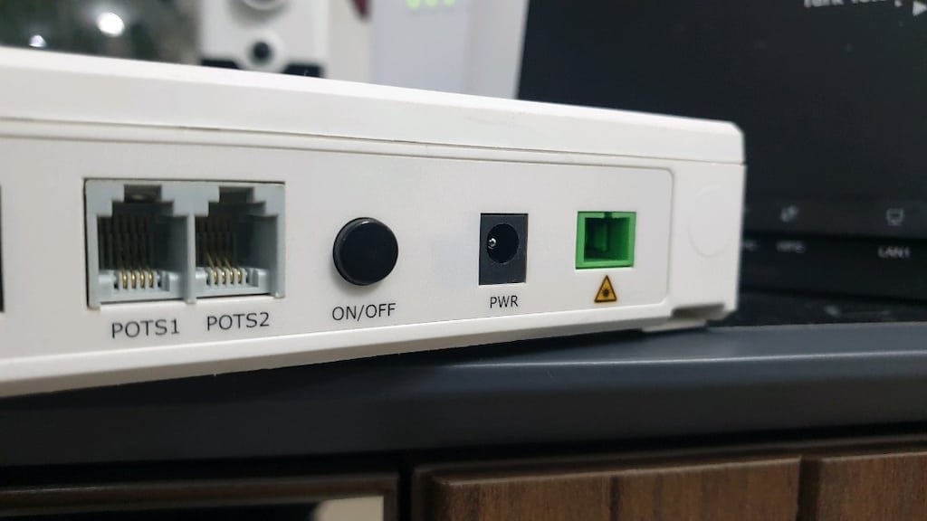 Tr de Tek Ericsson T076G Router Modem Gpon - 6
