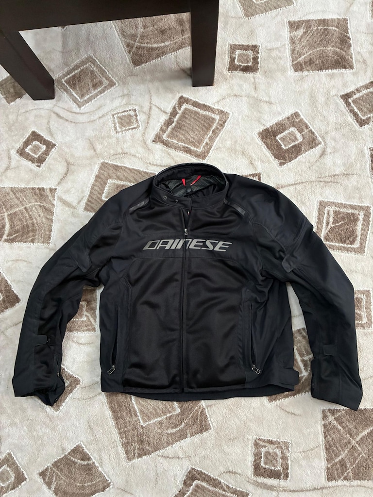 Dainese Air Frame 3 - Şık Siyah 56 Beden Motosiklet Montu