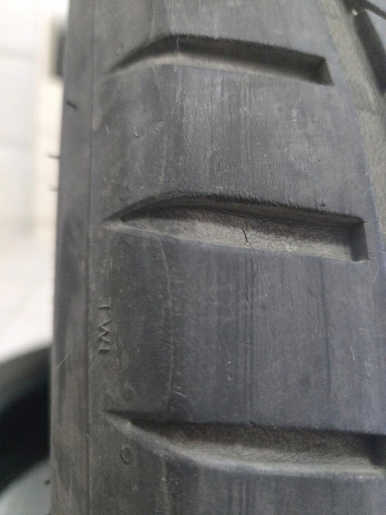 225 45 R19 Riken - 8