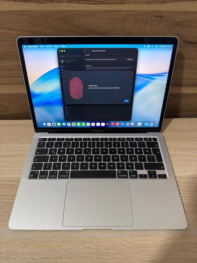 MacBook Air / M1 / 13 inç / 8 GB Ram / 256 GB Ssd - 4