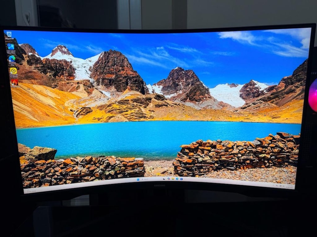 Gaming Set | RTX 4060 8GB | i7-10700F | 64GB RAM | Odyssey G5 32” - 11