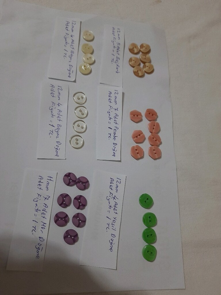 FİYATLARI ÜZERİNDE YAZIYOR.MUHTELİF DÜĞME ÇEŞİTLERİ - 2