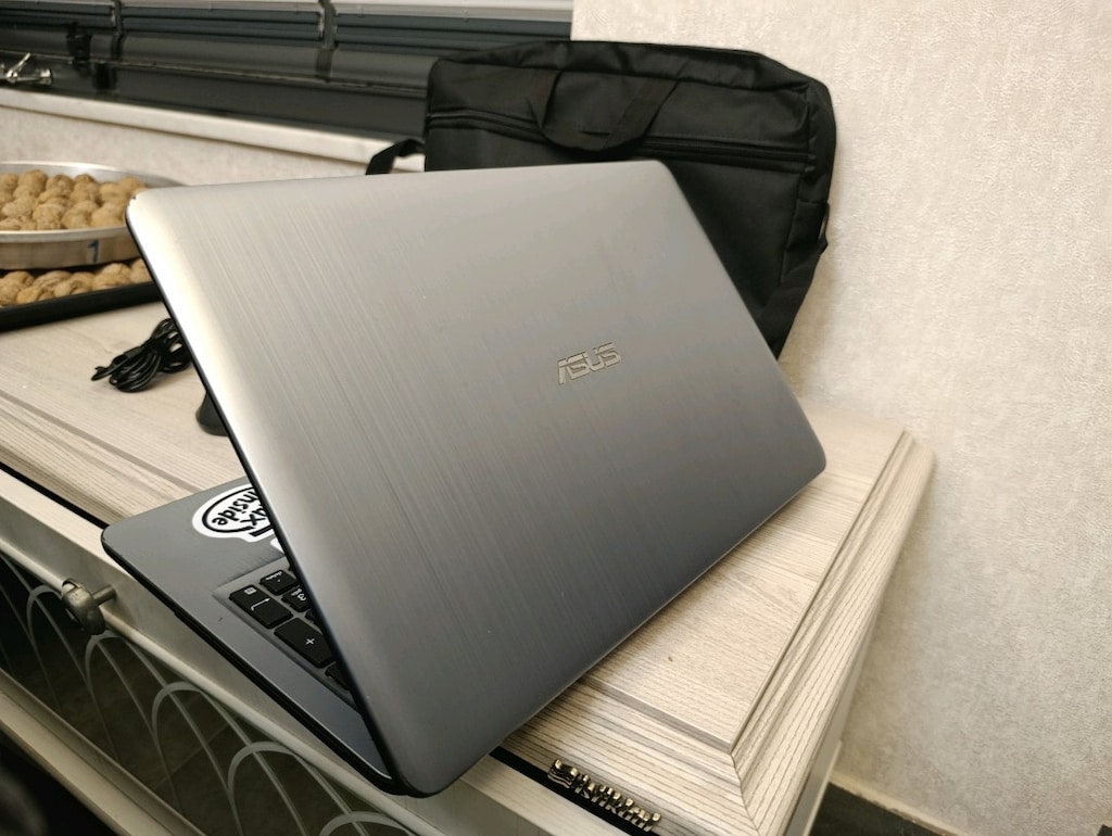 ASUS Oyuncu – i5 7. Nesil / 8GB RAM / 240GB SSD / AMD Radeon Ekran Kar - 4
