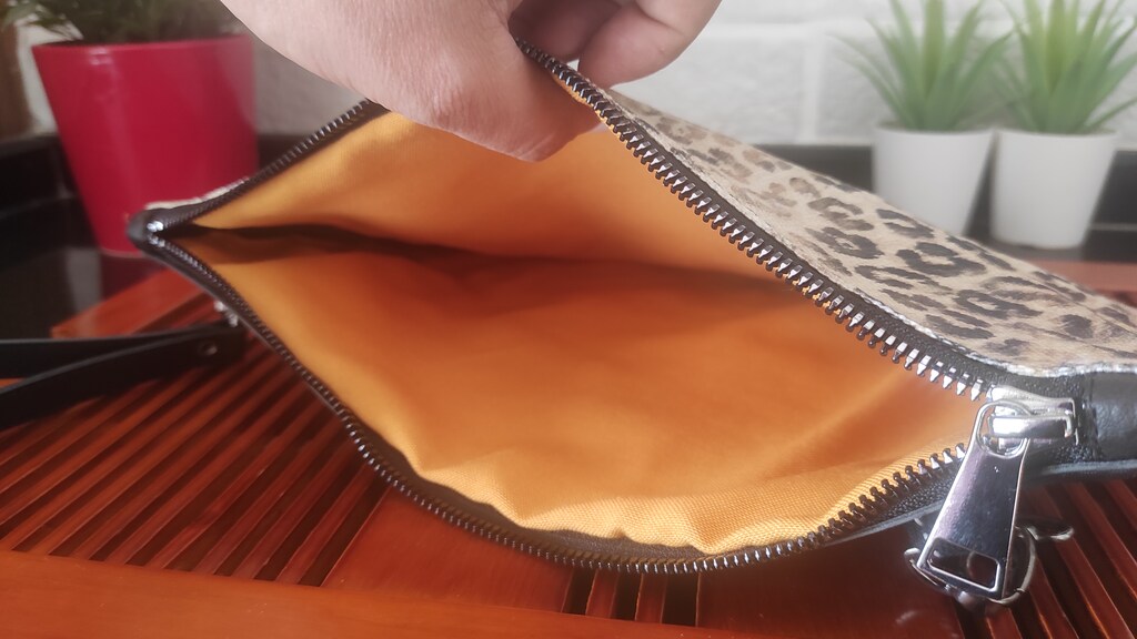 LEOPAR DESENLİ KADIN ÇANTA 20X30 CM - İÇİ TURUNCU, SIFIR ÜRÜN EVRAK - 3