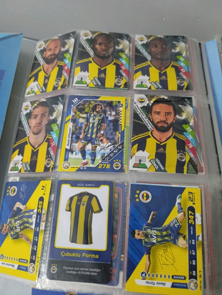 PANİNİ FIFA 365 kartları 2022 Adrenalyn - 2