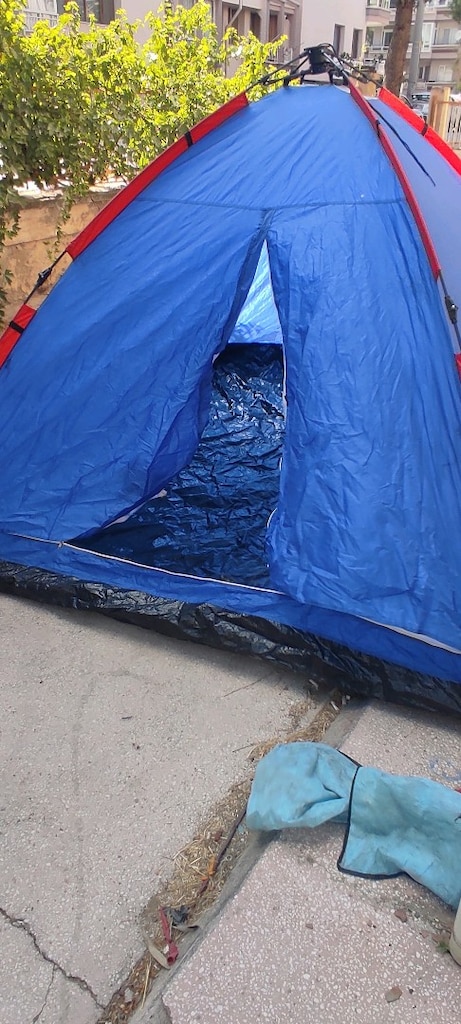 kamp takımı ...Çadır+yatak+masa hepsi birden alan5700 TL evde kalmasin - 5