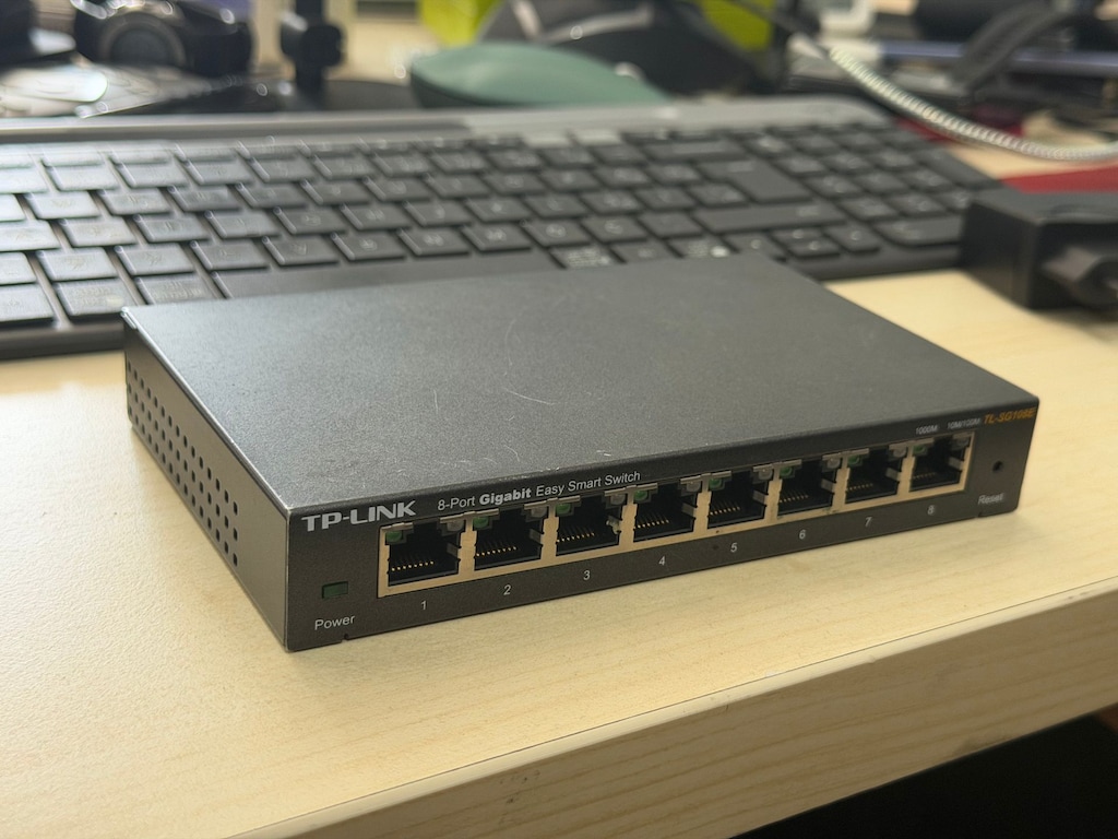 TP-Link TL-SG108E 8-Port 1000Mbps Gigabit Easy Ethernet Switch - 2