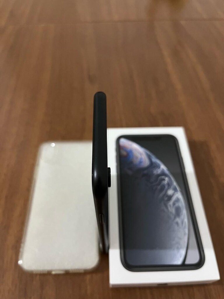 Apple iPhone XR 64 GB - 4