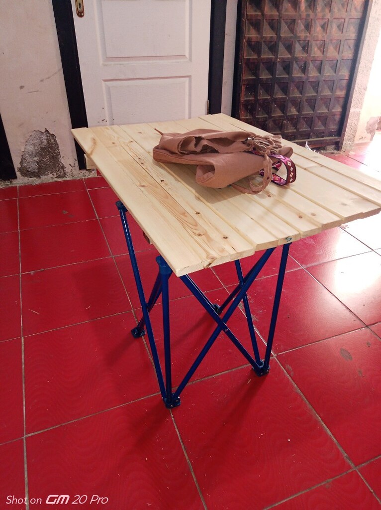 2. el katlanır 4 sandalye 1 masa kiliflariyla beraber 2450 tl - 10