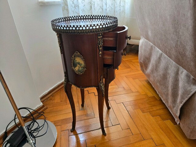 Vintage Masif Ahşap 3 Çekmeceli Bronz Detaylı Fransız Stil Sehpa