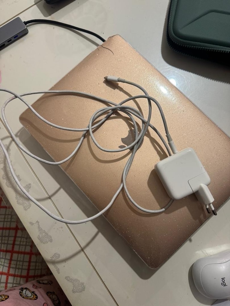 MacBook Air 18 - 8